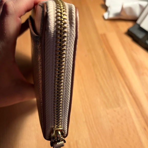 Kate Spade Long Zip Wallet in Rose Gold - EUC - Picture 5 of 7